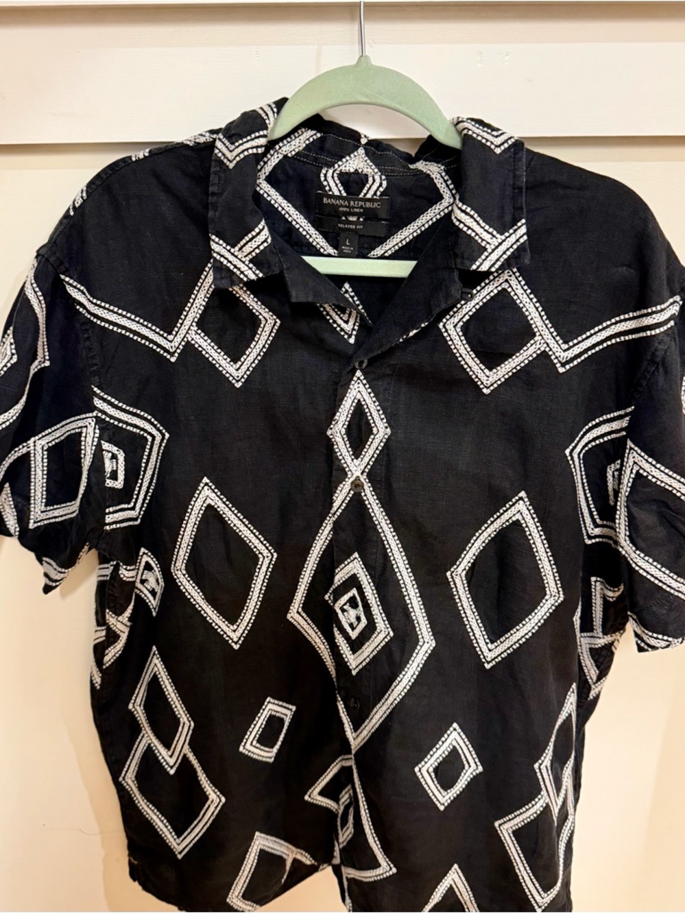 Banana Republic Men's Black 100% linen embroidered Print Shirt, relaxed fit - Picture 4 of 6
